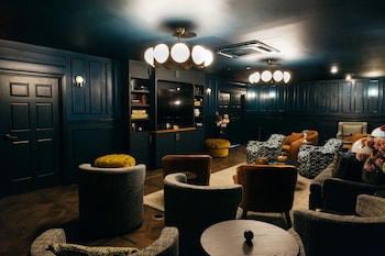 the artmore hotel closed