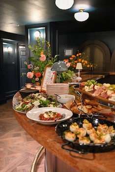 the artmore hotel closed