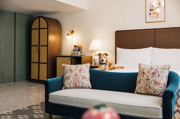 the artmore hotel closed