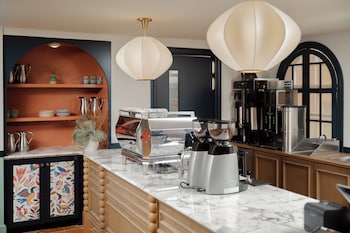 the artmore hotel closed