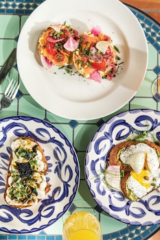 the artmore hotel closed