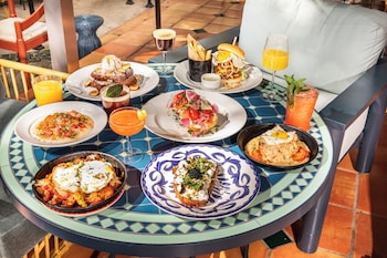 the artmore hotel closed