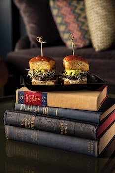 the artmore hotel closed