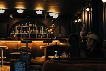 the artmore hotel closed