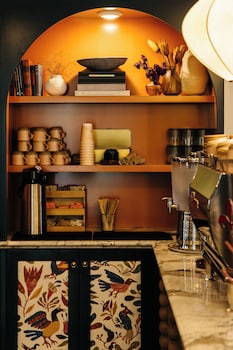 the artmore hotel closed