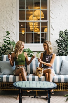 the artmore hotel closed