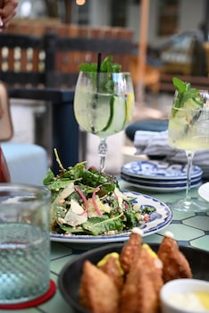 the artmore hotel closed