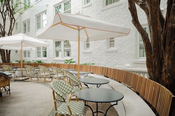 the artmore hotel closed