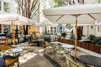 the artmore hotel closed