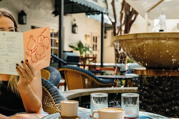 the artmore hotel closed