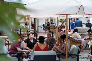 the artmore hotel closed