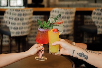 the artmore hotel closed