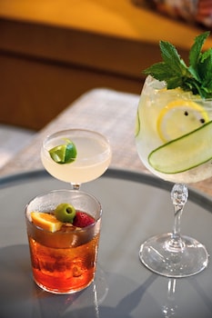 the artmore hotel closed