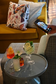 the artmore hotel closed