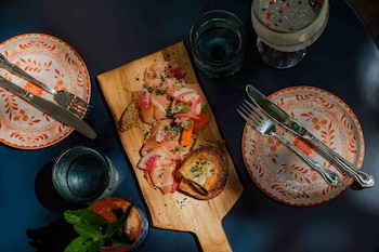 the artmore hotel closed