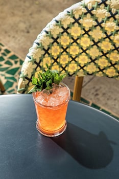 the artmore hotel closed