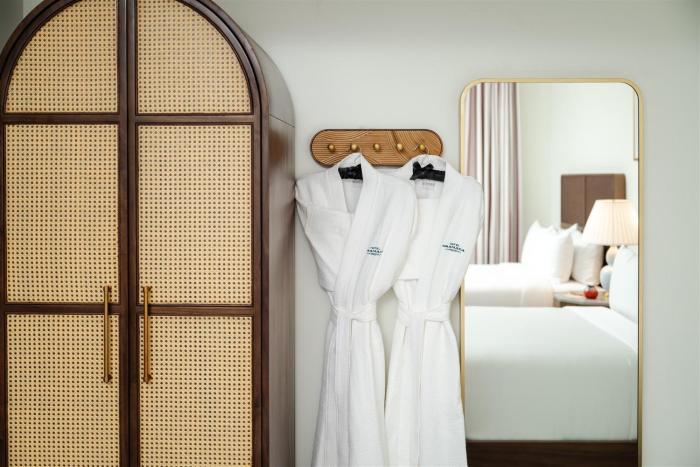 the artmore hotel closed
