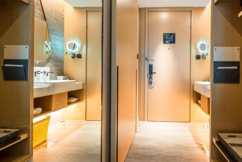 atour hotel shenzhen baoan international airport