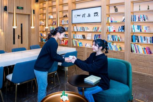 atour hotel shenzhen baoan international airport