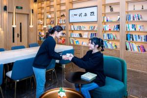 atour hotel shenzhen baoan international airport