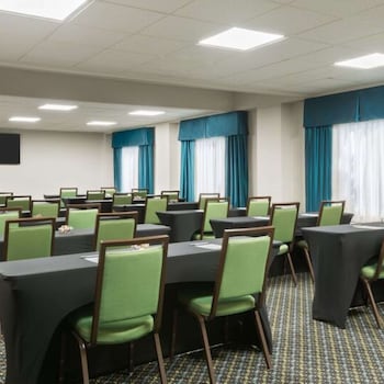 hampton inn atlanta perimeter center