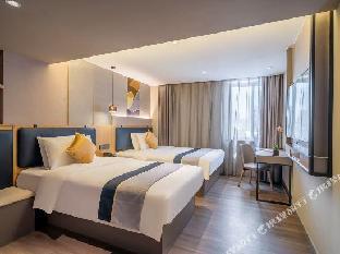 home inn selected urumqi municipal government nanhu square metro station