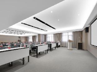 home inn selected urumqi municipal government nanhu square metro station