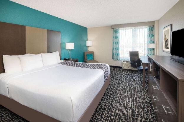 la quinta inn and suites by wyndham atlanta airport north