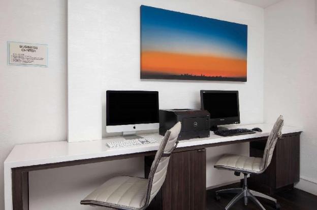 la quinta inn and suites by wyndham atlanta airport north