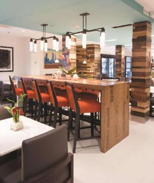 La Quinta Inn & Suites By Wyndham Atlanta Airport North,East Point>>Atlanta,3 star