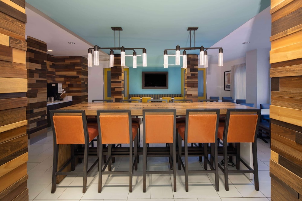 la quinta inn and suites by wyndham atlanta airport north