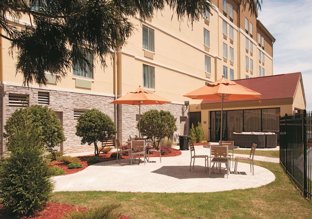 la quinta inn and suites by wyndham atlanta airport north