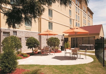 la quinta inn and suites by wyndham atlanta airport north