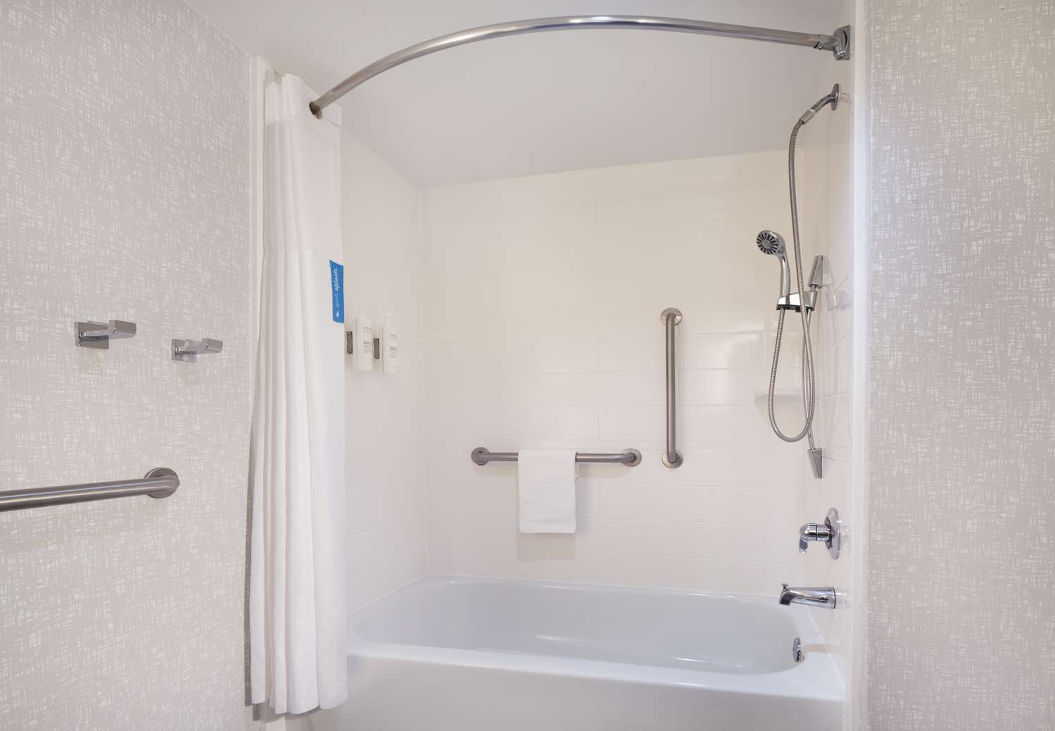 hampton inn and suites atlanta airport north i 85