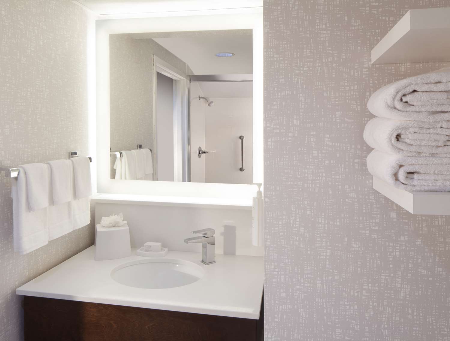 hampton inn and suites atlanta airport north i 85