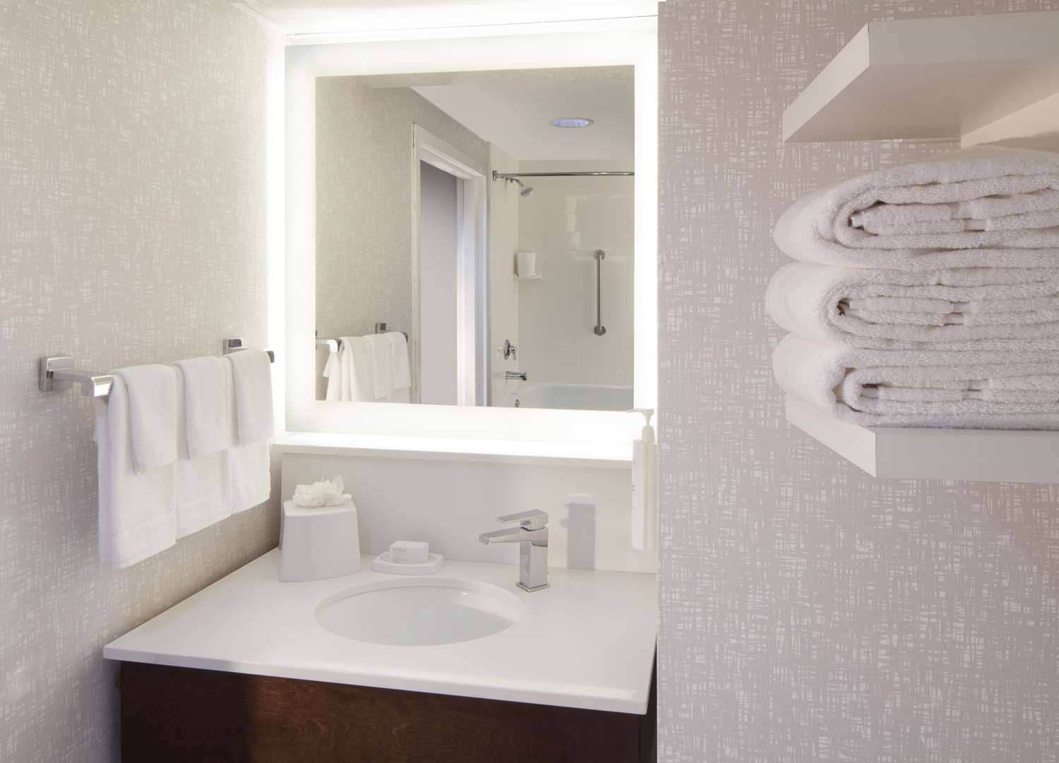 hampton inn and suites atlanta airport north i 85