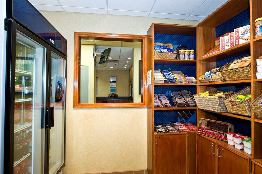 hampton inn and suites atlanta airport north i 85