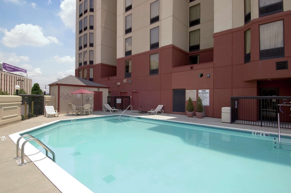 hampton inn and suites atlanta airport north i 85