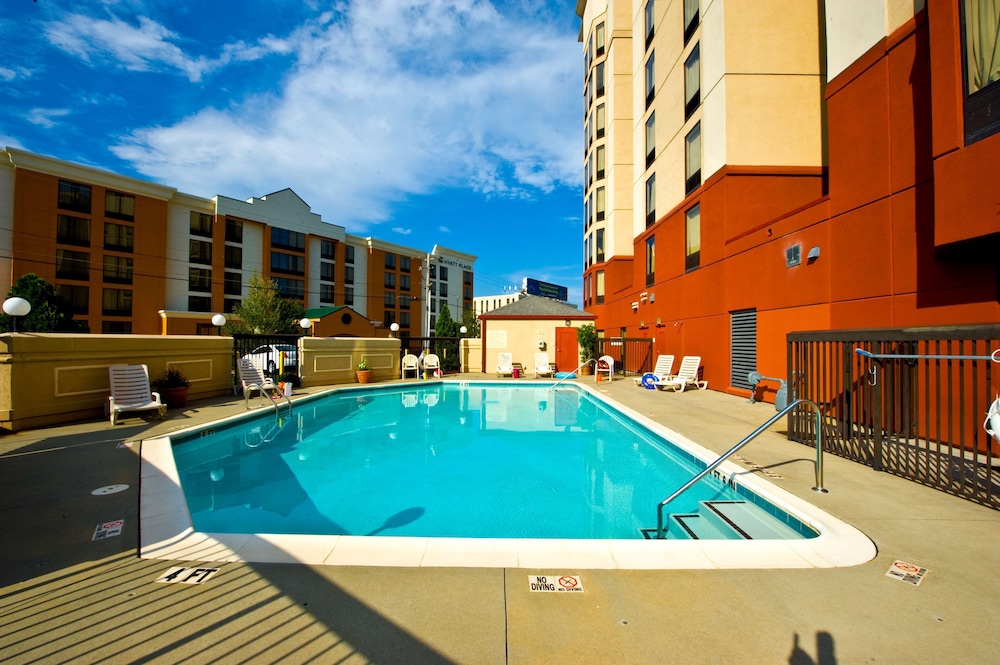 hampton inn and suites atlanta airport north i 85