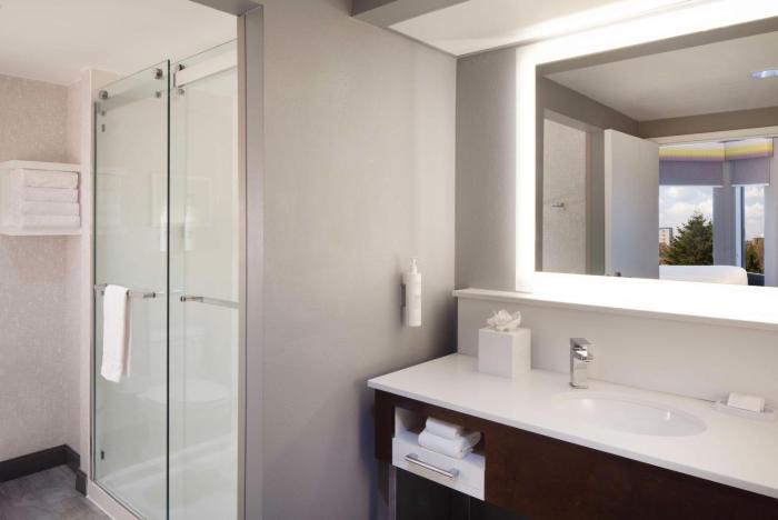 hampton inn and suites atlanta airport north i 85