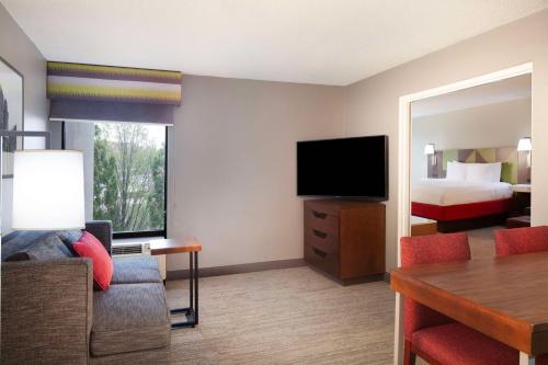 hampton inn and suites atlanta airport north i 85