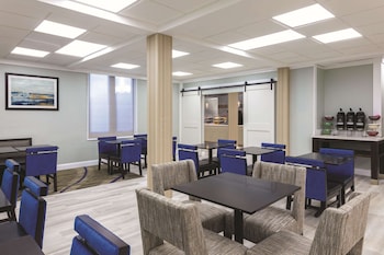 La Quinta Inn & Suites By Wyndham Atlanta Airport South,College Park>>Atlanta,3 star