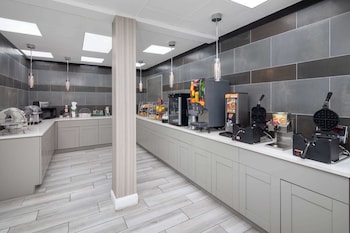 La Quinta Inn & Suites By Wyndham Atlanta Airport South,College Park>>Atlanta,3 star