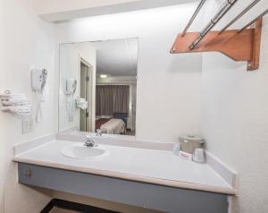 red roof inn atlanta norcross