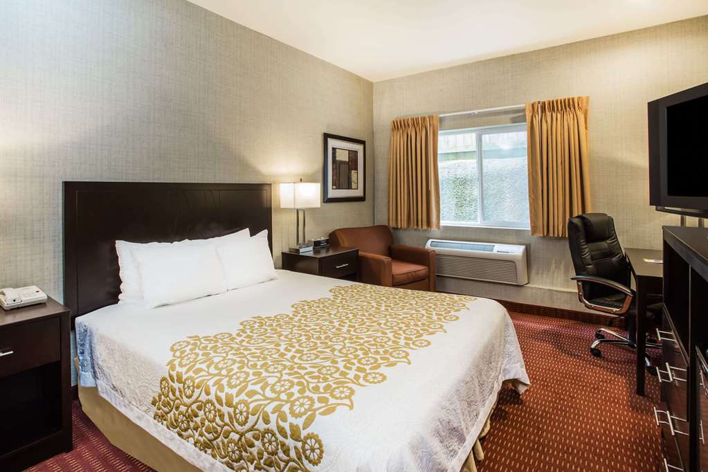 days inn by wyndham seattle aurora