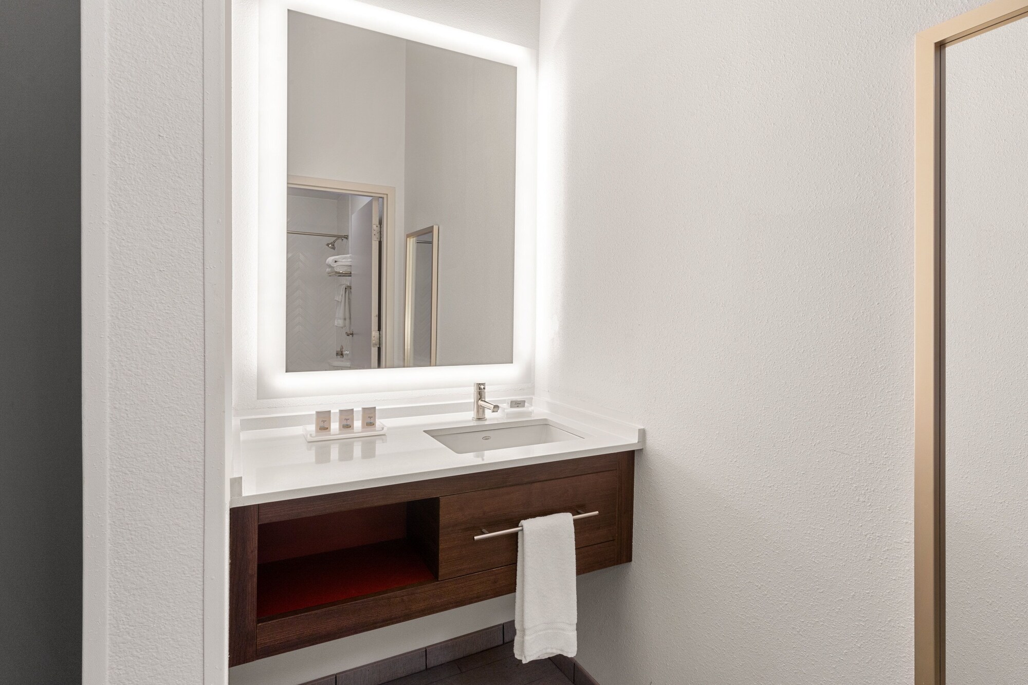 Holiday Inn & Suites Bothell By Ihg,Near University Of Washington Bothell,3 star