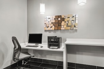 holiday inn and suites bothell by ihg