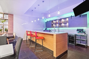 holiday inn and suites bothell by ihg