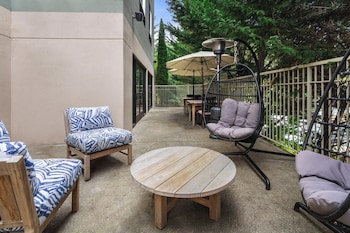 holiday inn and suites bothell by ihg