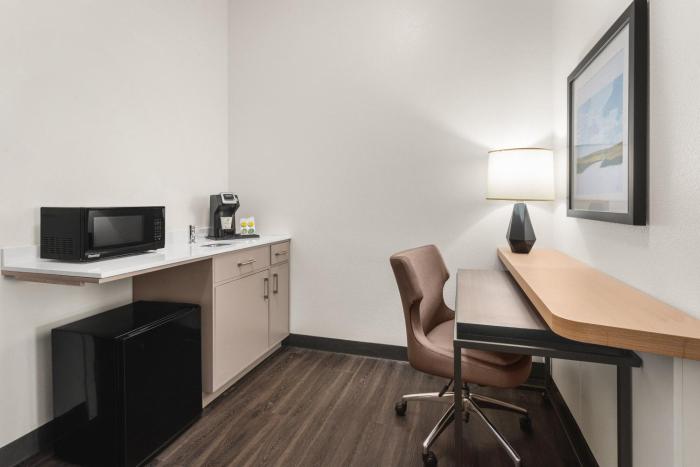 holiday inn and suites bothell by ihg